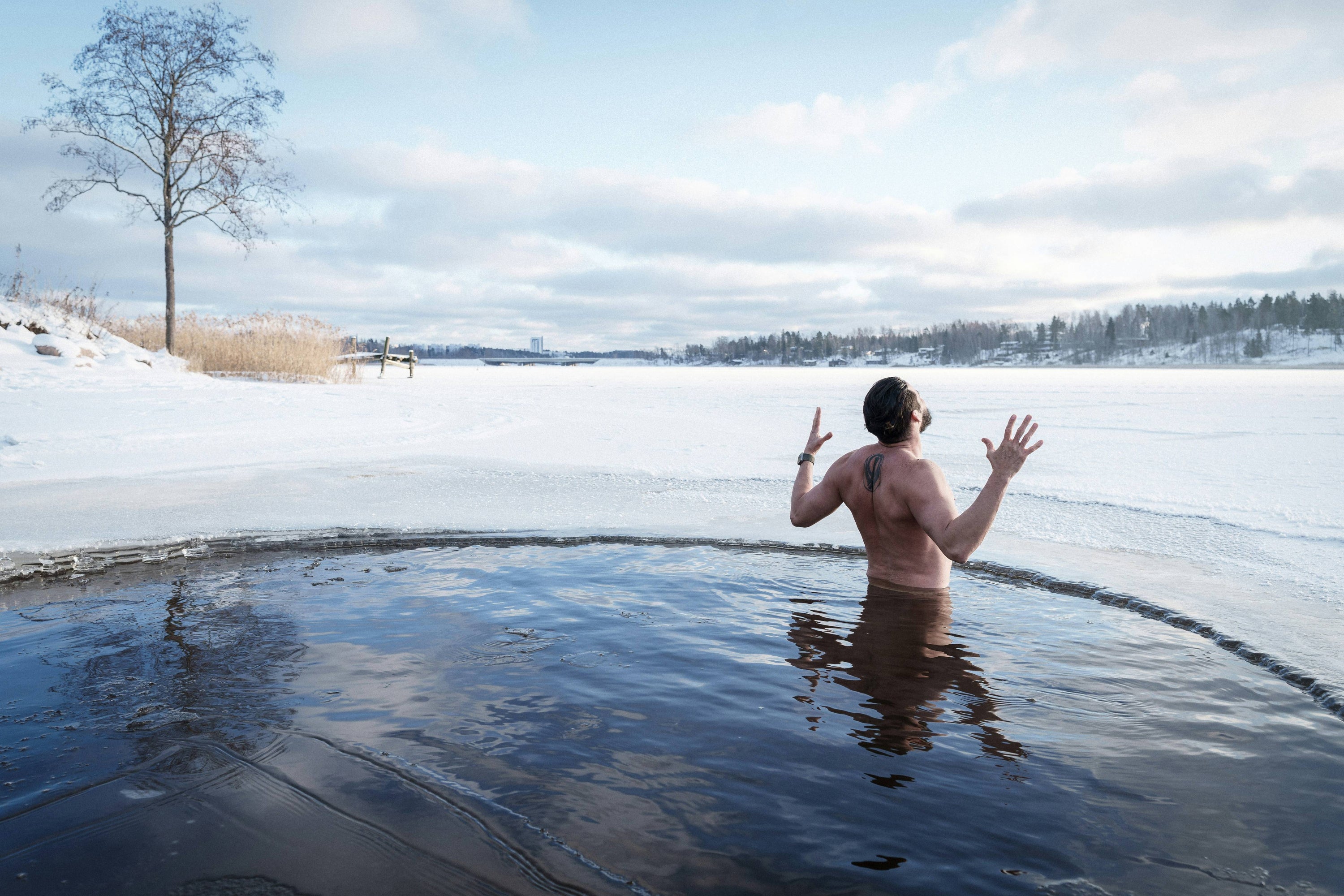 Cold Plunges & Saunas: Are They Worth the Hype for Recovery?