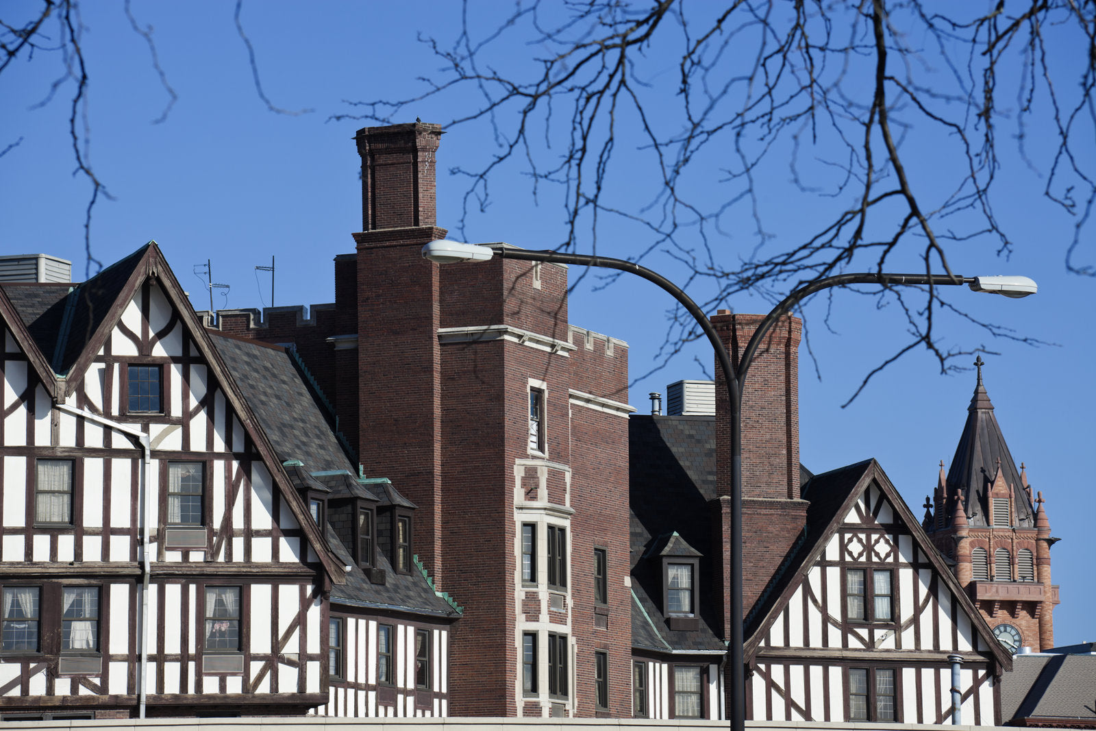 Running Through Illinois Charm: Experience the Illinois Marathon in Champaign-Urbana!